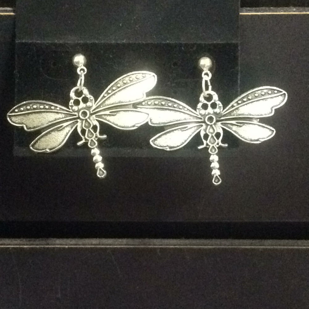 Dragonfly post earring. Alloy. New.
